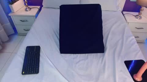 1 online show from 15, 1, 2025