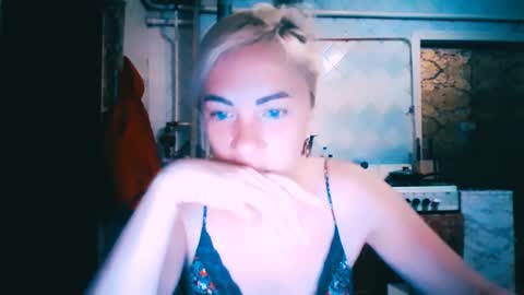 Snapshot of alinafrey_ chatting on 8, 6, 2026 Alina online show from 8, 6, 2026