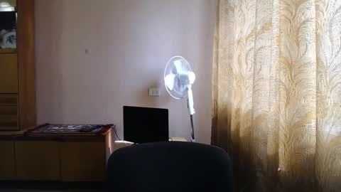 Snapshot of alinaxjames chatting on 19, 4, 2026 AlinaxJames online show from 19, 4, 2026