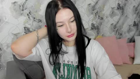 Snapshot of alinegreeeen chatting on 3, 2, 2025 Aline Greeeen online show from 3, 2, 2025