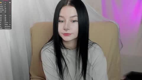 Snapshot of alinegreeeen chatting on 11, 2, 2025 Aline Greeeen online show from 11, 2, 2025