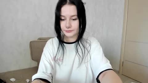 Snapshot of alinegreeeen chatting on 6, 3, 2025 Aline Greeeen online show from 6, 3, 2025