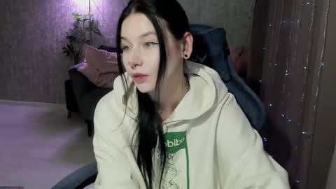 Snapshot of alinegreeeen chatting on 10, 9, 2025 Aline Greeeen online show from 10, 9, 2025
