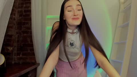 Snapshot of alisaacoy chatting on 2, 1, 2025 alisa online show from 2, 1, 2025