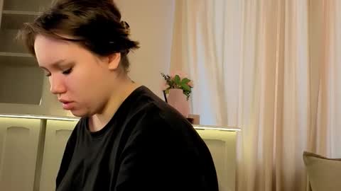 Alisia online show from 6, 2, 2026