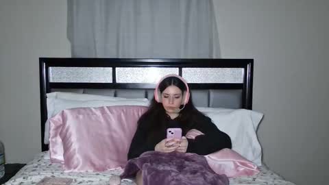 Snapshot of alisonfieldsxo chatting on 27, 5, 2026 Alison Fields online show from 27, 5, 2026