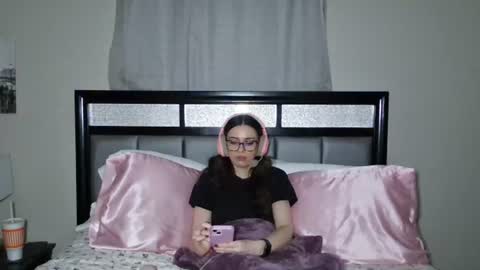Snapshot of alisonfieldsxo chatting on 25, 6, 2026 Alison Fields online show from 25, 6, 2026
