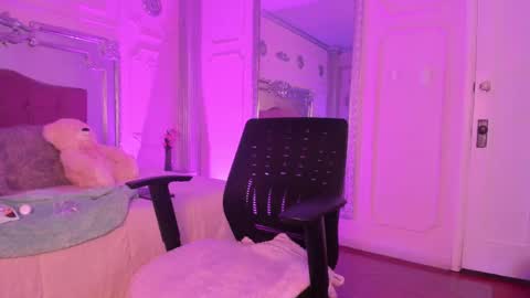 Alison Fishert online show from 4, 1, 2025