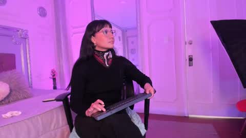 Alison Fishert online show from 28, 1, 2025