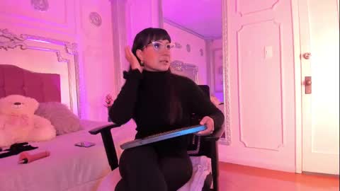 Alison Fishert online show from 30, 1, 2025