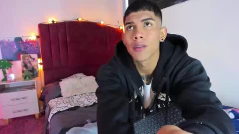 Snapshot of alisson_and_jhonny chatting on 15, 10, 2025 Aliandjho online show from 15, 10, 2025