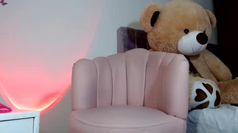 Snapshot of alissonkisses chatting on 7, 1, 2025 alisson online show from 7, 1, 2025