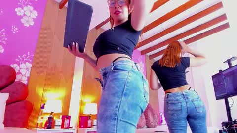 Snapshot of alissonpeach01 chatting on 3, 10, 2025 alissonpeach01 online show from 3, 10, 2025