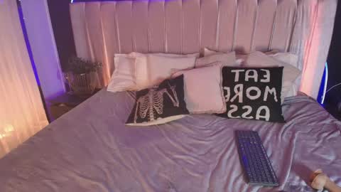 Snapshot of alixx_von_d chatting on 25, 4, 2026 Ali online show from 25, 4, 2026