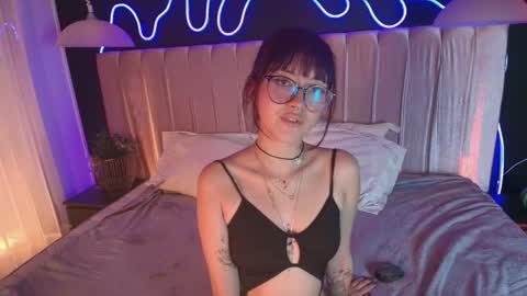 Snapshot of alixx_von_d chatting on 29, 4, 2026 Ali online show from 29, 4, 2026