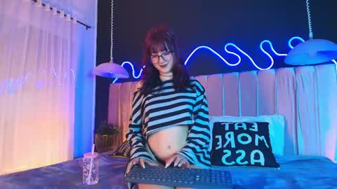Snapshot of alixx_von_d chatting on 11, 5, 2026 Ali online show from 11, 5, 2026