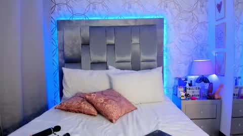 Snapshot of allicewinter chatting on 11, 9, 2025 AlliceWinter online show from 11, 9, 2025
