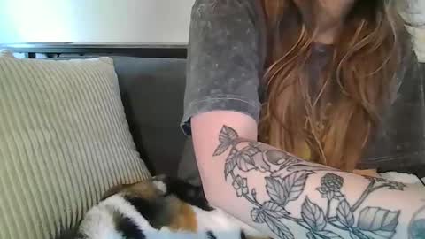 Snapshot of alliebearx chatting on 27, 4, 2026 alliebearx online show from 27, 4, 2026