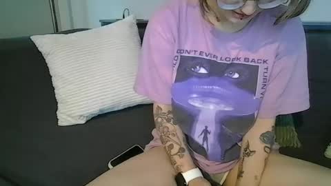 Snapshot of alliebearx chatting on 13, 6, 2026 alliebearx online show from 13, 6, 2026