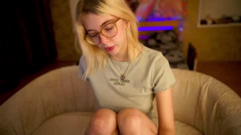 Snapshot of allison_cuty chatting on 23, 1, 2025 Allison online show from 23, 1, 2025