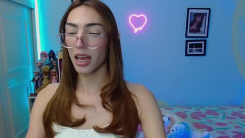 Snapshot of allisonblossom chatting on 4, 2, 2025   online show from 4, 2, 2025