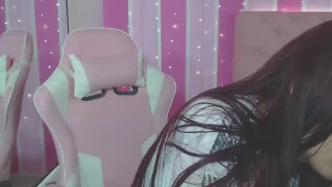 Snapshot of allisonlove_88 chatting on 4, 1, 2025 ALLISON online show from 4, 1, 2025