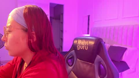 Snapshot of allisonlove_88 chatting on 19, 7, 2026 ALLISON online show from 19, 7, 2026