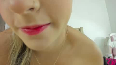 Snapshot of allisson_m chatting on 9, 3, 2025 allisson online show from 9, 3, 2025