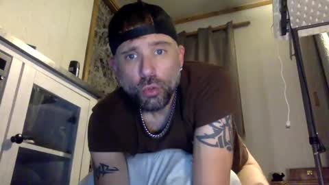 Snapshot of allitrunnin chatting on 4, 10, 2025 allitrunnin online show from 4, 10, 2025