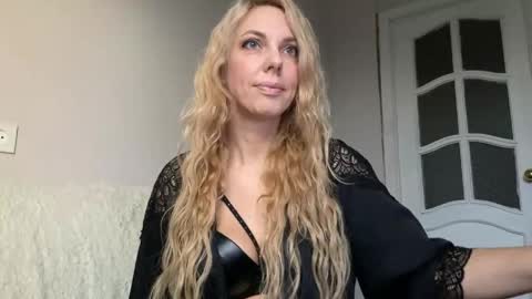 Snapshot of allmaybe chatting on 24, 5, 2026 Nika online show from 24, 5, 2026