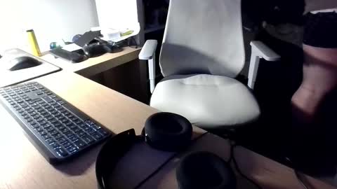 Snapshot of allowis2 chatting on 13, 11, 2025 allowis2 online show from 13, 11, 2025