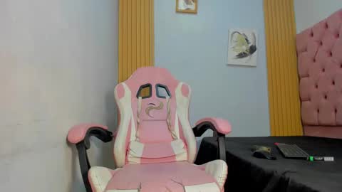 alluringangel01 online show from 4, 12, 2025