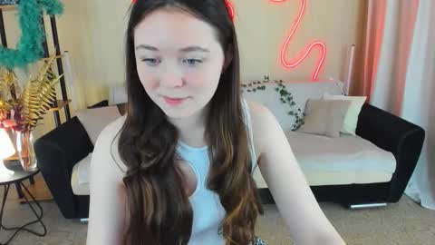 alluringeyess online show from 4, 10, 2025