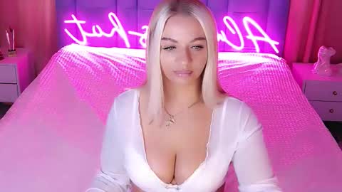 AlwaysHot online show from 10, 10, 2025