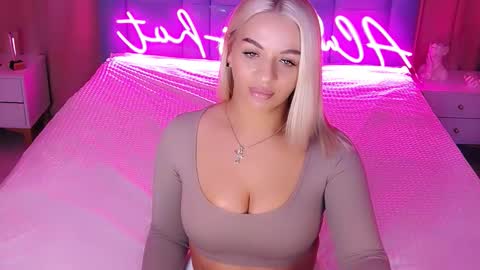 AlwaysHot online show from 3, 12, 2025