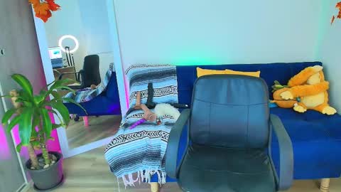 Snapshot of ally_riso chatting on 24, 9, 2025 Ally help me reach 100 satisfaid online show from 24, 9, 2025