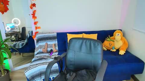 Snapshot of ally_riso chatting on 4, 10, 2025 Ally help me reach 100 satisfaid online show from 4, 10, 2025