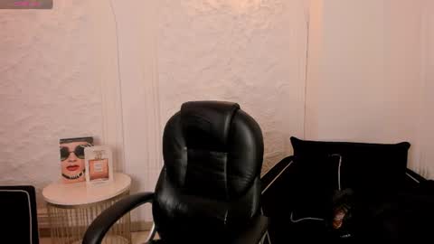 Snapshot of allyjensen chatting on 17, 7, 2026 Alisson online show from 17, 7, 2026