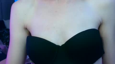 Ally Girl In Her Ally World online show from 25, 2, 2026