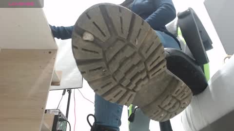 ALMA FENIX  online show from 3, 3, 2025