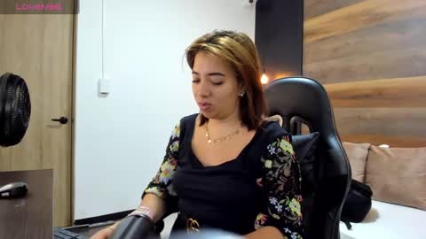 ALMA FENIX  online show from 7, 10, 2025