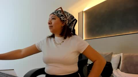 ALMA FENIX  online show from 18, 10, 2025