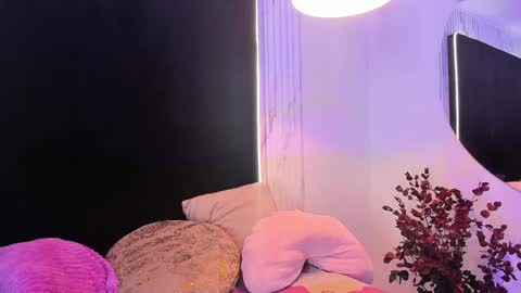 Snapshot of almendraevans chatting on 7, 2, 2025 ALMENDRAEVANS online show from 7, 2, 2025