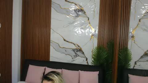 Snapshot of alonddra_tay chatting on 17, 4, 2026 alonddra_tay online show from 17, 4, 2026