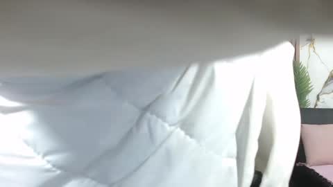 Snapshot of alonddra_tay chatting on 22, 4, 2026 alonddra_tay online show from 22, 4, 2026