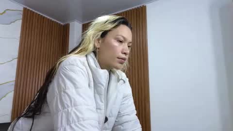 Snapshot of alonddra_tay chatting on 27, 4, 2026 alonddra_tay online show from 27, 4, 2026