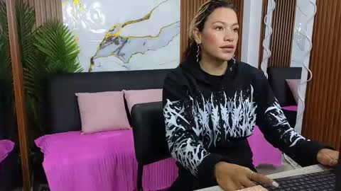Snapshot of alonddra_tay chatting on 29, 4, 2026 alonddra_tay online show from 29, 4, 2026