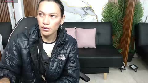 Snapshot of alonddra_tay chatting on 3, 5, 2026 alonddra_tay online show from 3, 5, 2026