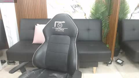 Snapshot of alonddra_tay chatting on 5, 5, 2026 alonddra_tay online show from 5, 5, 2026