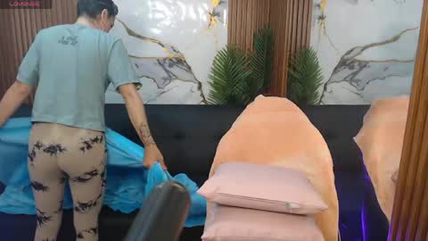 Snapshot of alonddra_tay chatting on 8, 5, 2026 alonddra_tay online show from 8, 5, 2026